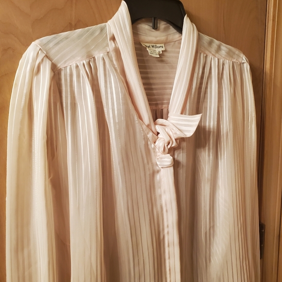 True vintage, straight from my aunt's closet!! Light pink, button up blouse - Picture 7 of 8